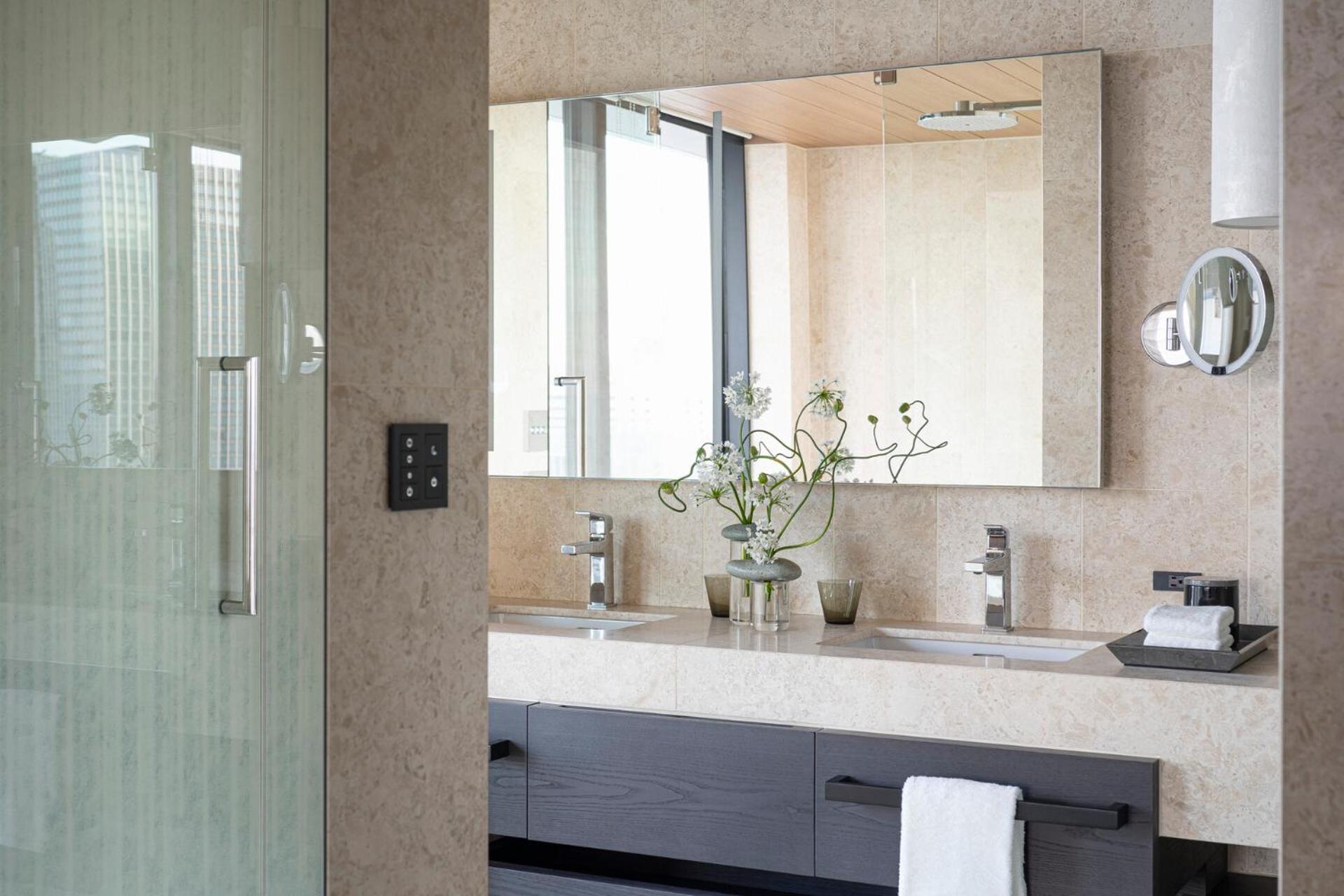 Four Seasons Hotel Osaka Room photo