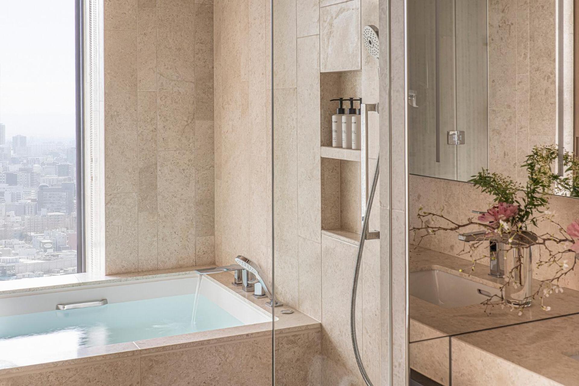 Four Seasons Hotel Osaka Room photo