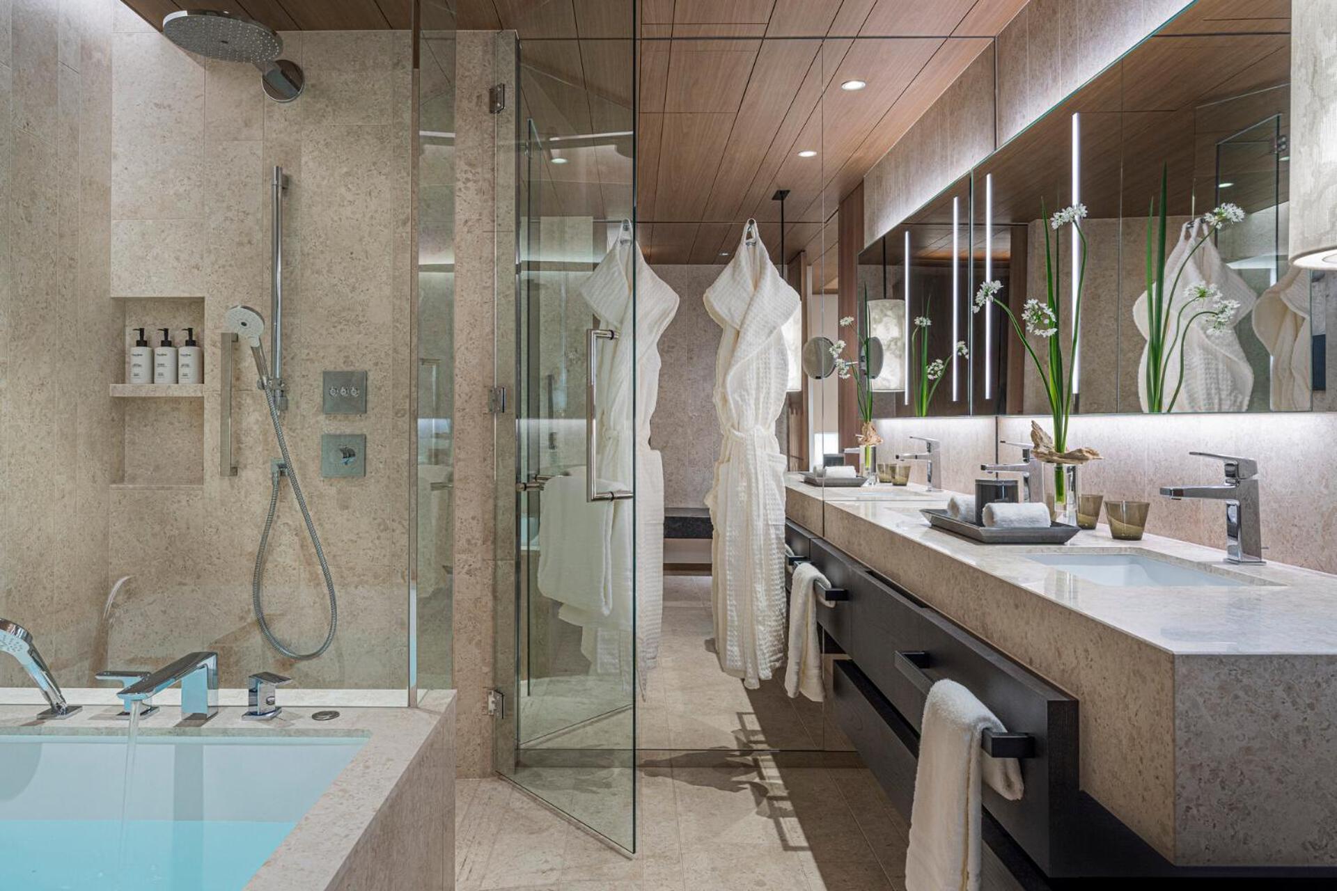 Four Seasons Hotel Osaka Exterior photo