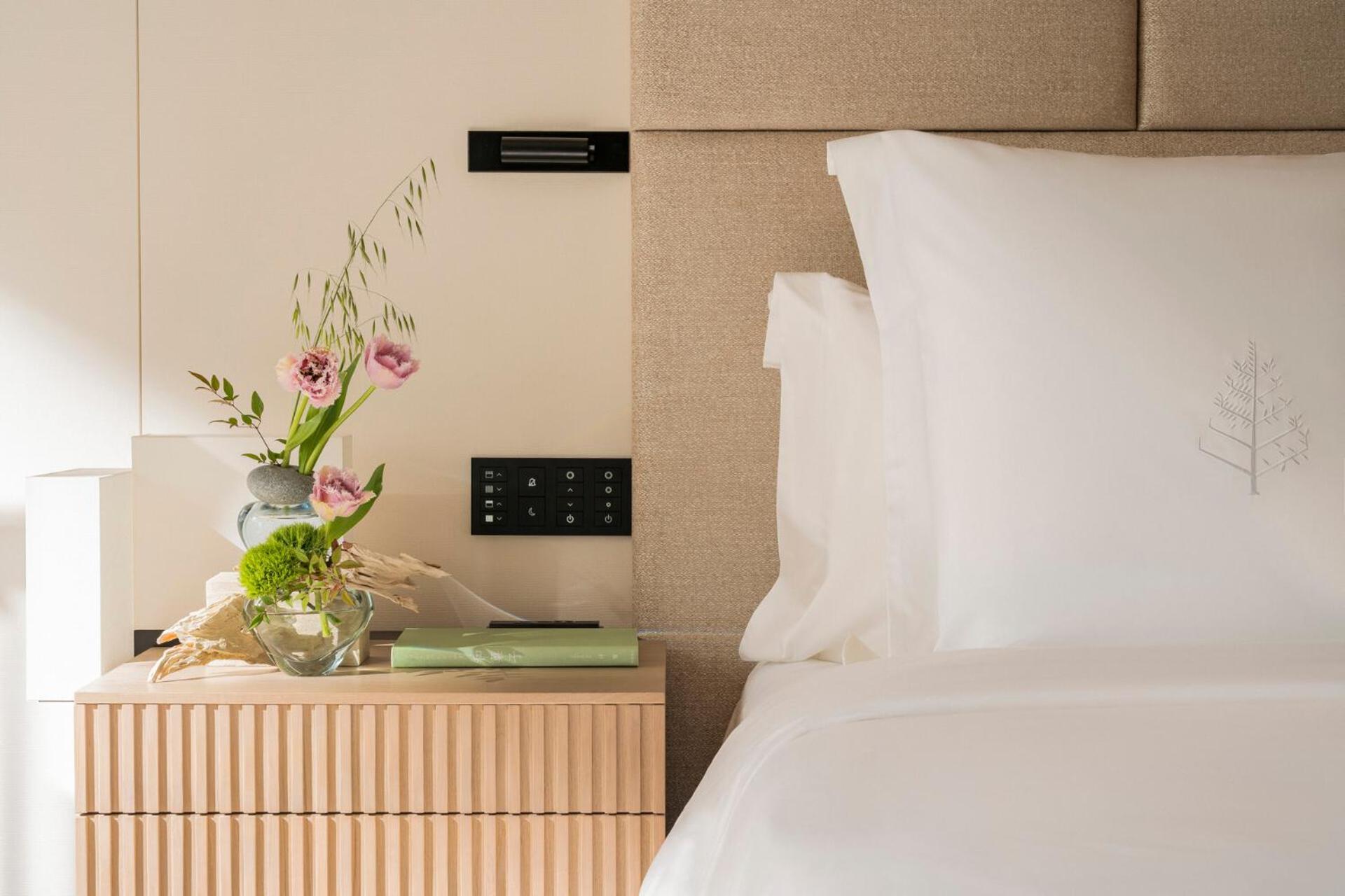 Four Seasons Hotel Osaka Exterior photo